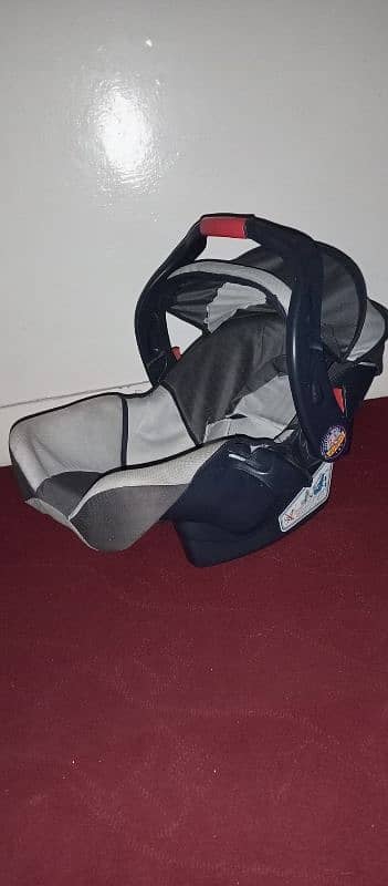 carry cot very good condition 1