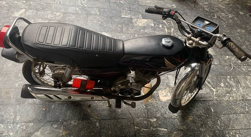 Honda 125 Black 5