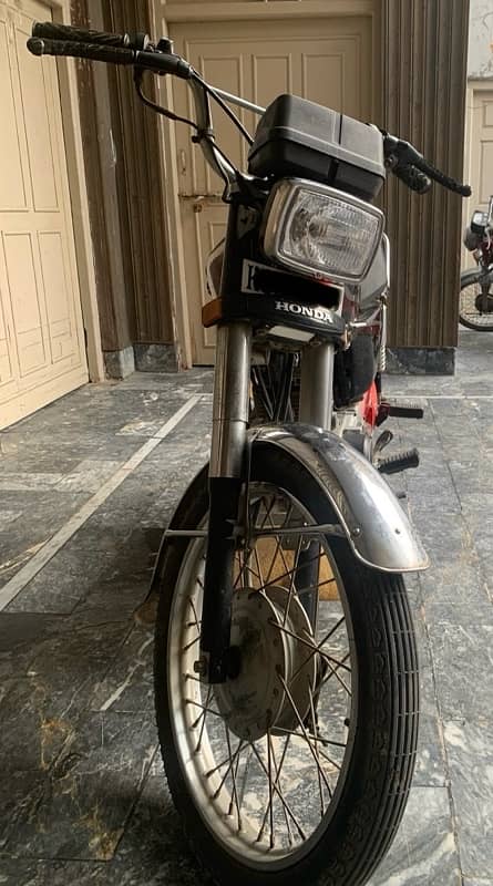 Honda 125 Black 6