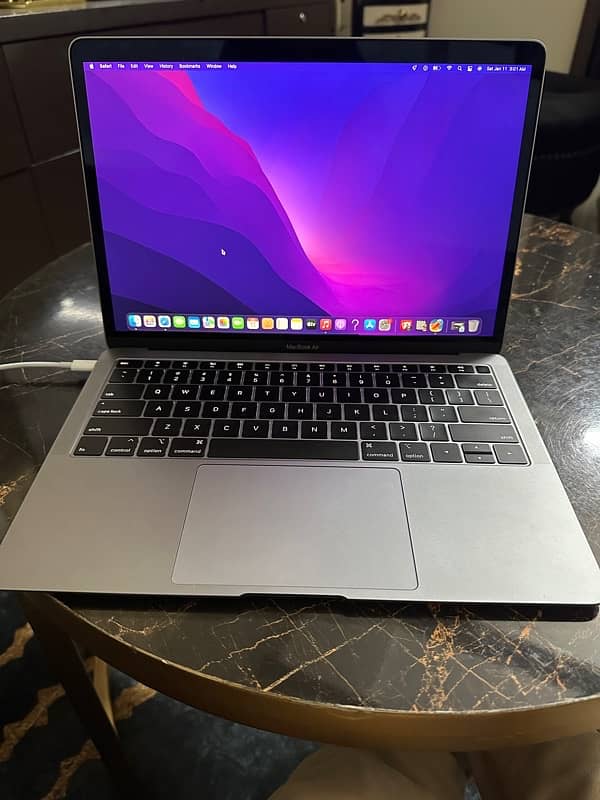 MacBook Air (Retina 13-inch, 2019) 3