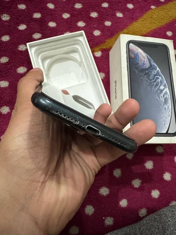 iphone xr 256gb pta proved 9