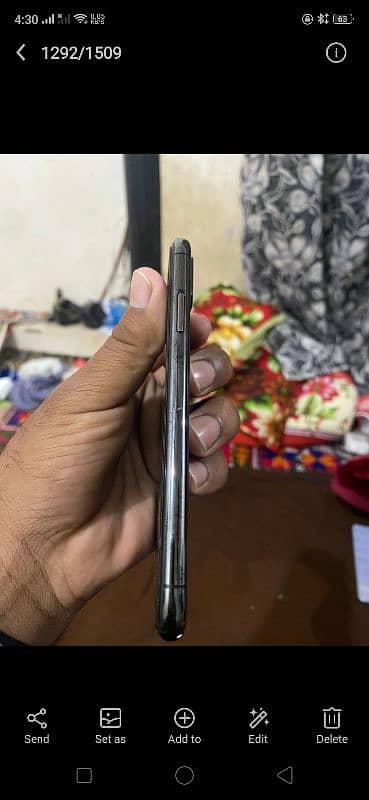 iphone xs black colour 3