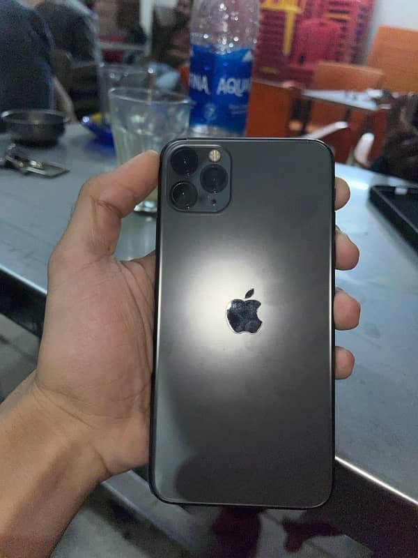 iphone 11 pro max 10/10 condition 1