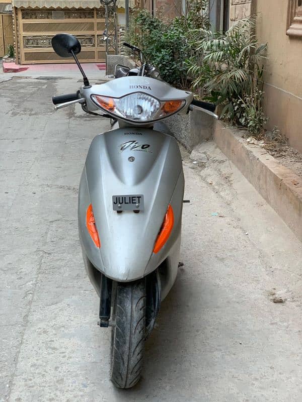 Honda Dio Scooty for girls. 3