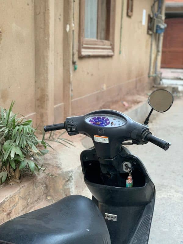 Honda Dio Scooty for girls. 5