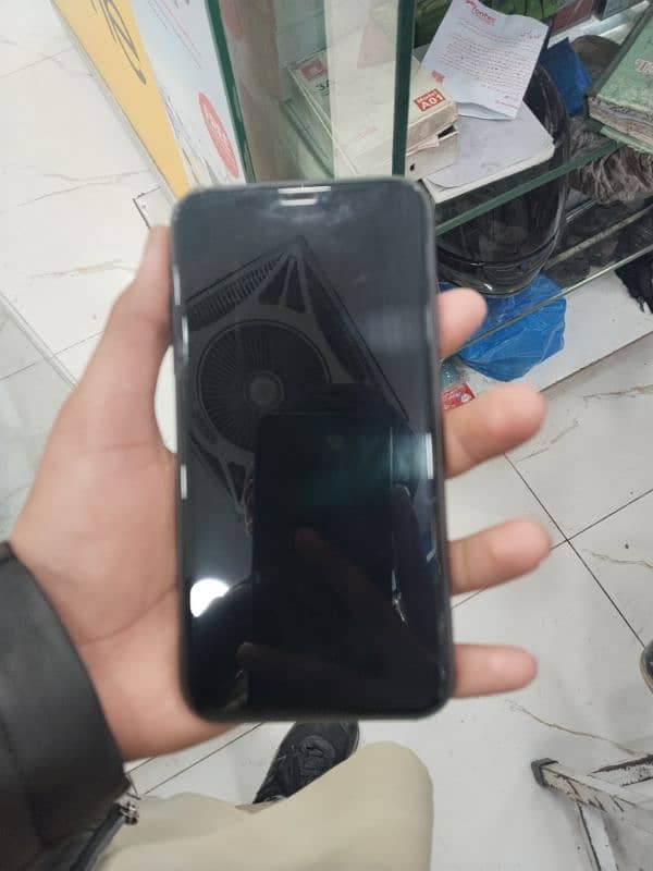 iphone 11 jv 10 by 10 condition with box 1