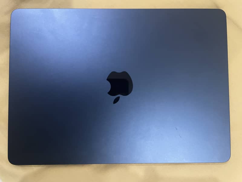 13.3” macbook air m2 2022 8/256 0