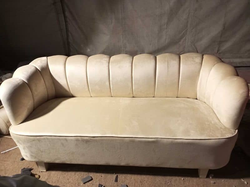 SOFA POSHISH END FURNITURE POLISH 4