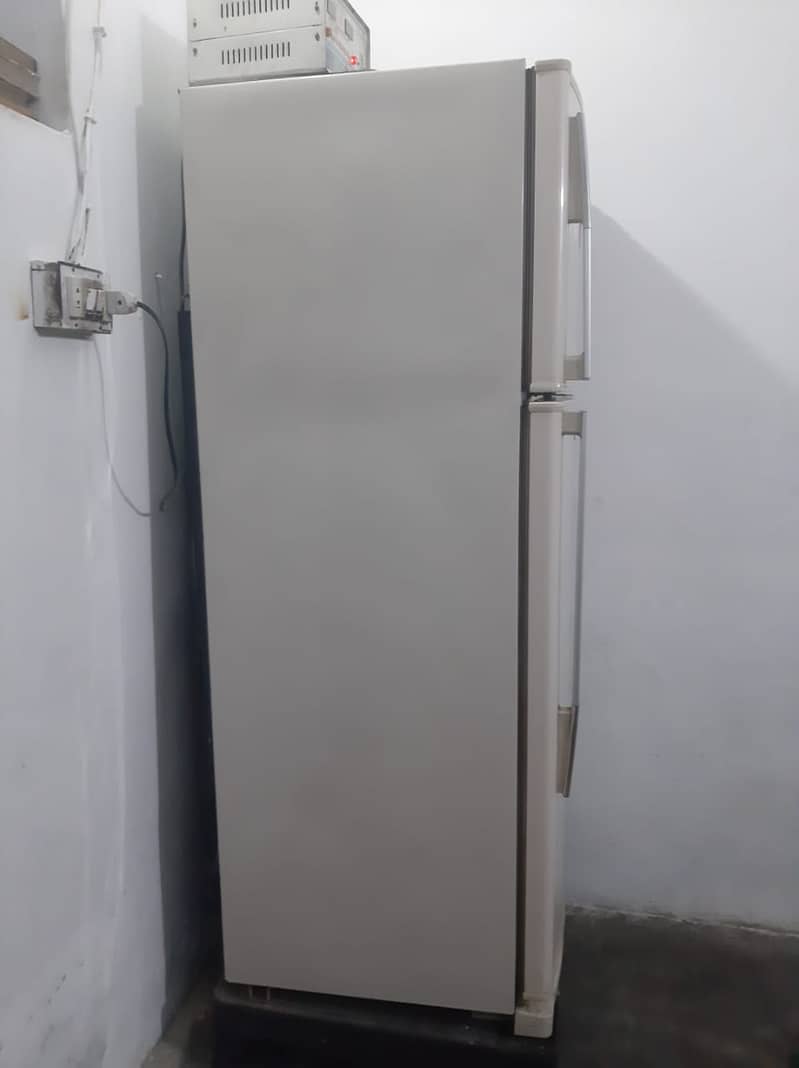 dowlance refrigerator in running condition 4