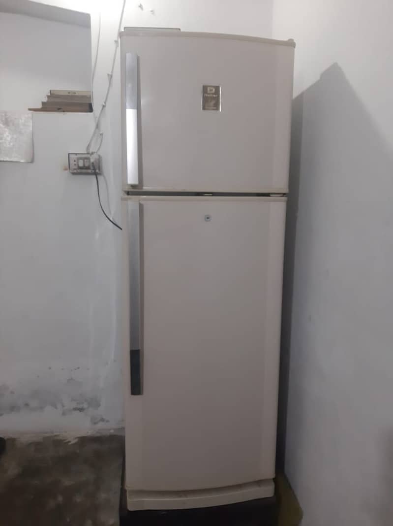 dowlance refrigerator in running condition 5