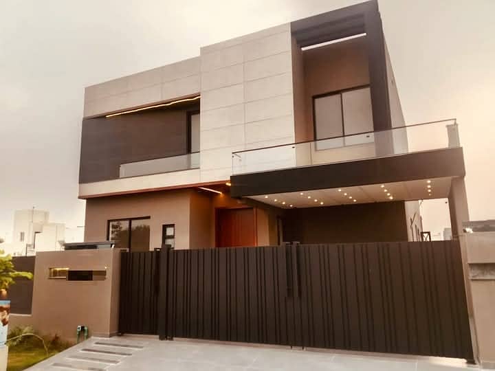 DHA PHASE 6 VERY REASONABLE 10 MARLA LAVISH HOME UPPER PORTION AVAILABLE FOR RENT ON TOP LOCATION 0