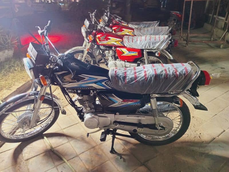 Zero Meter Honda CG 125ccModel 2025 - Black Red Blue Colour 11