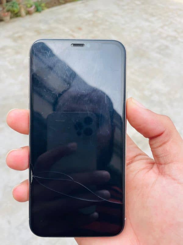 iPhone 11 pro non-pta 64gb 4