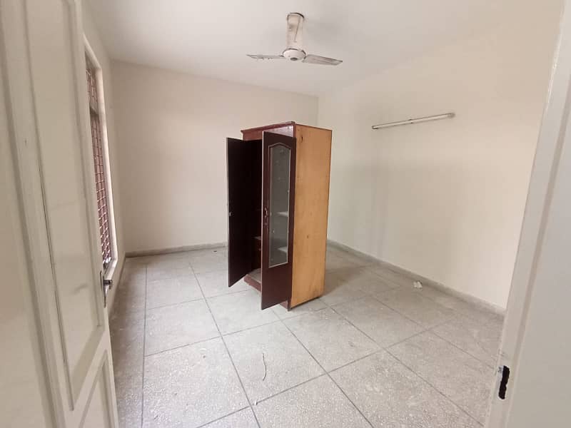 One Kanal Upper Portion For Rent In DHA Phase 2 V Block. 2