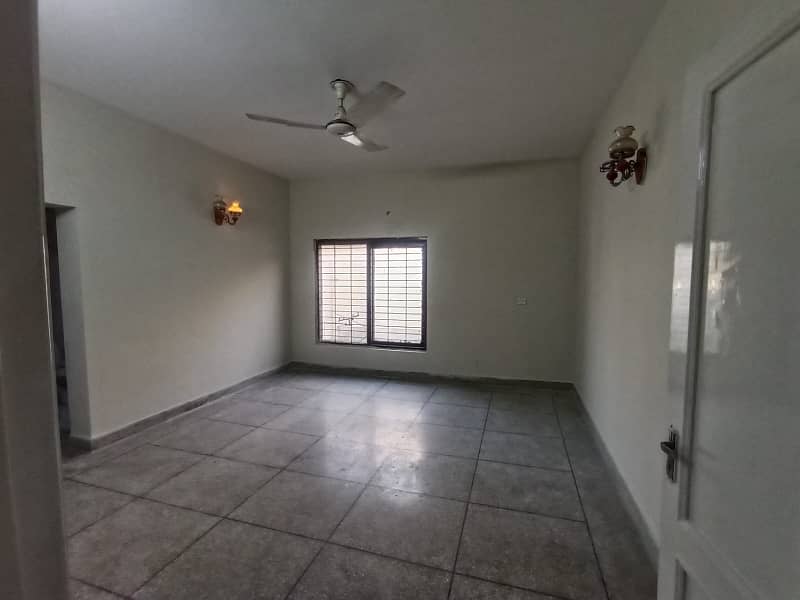 One Kanal Upper Portion For Rent In DHA Phase 2 V Block. 4