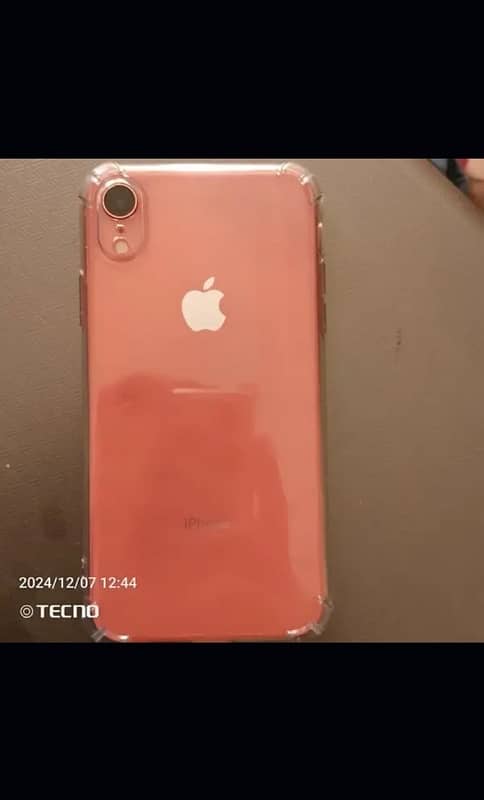 i am selling my iphone xr 10/9 condition from back sides are 10/5 2