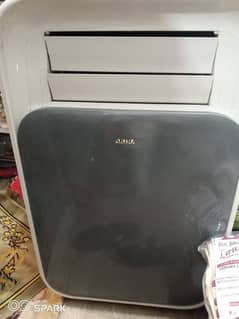 Akira stand air condition for sale good condition