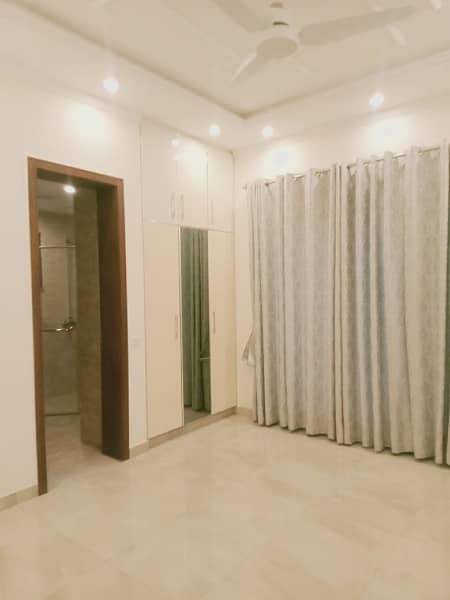 10 Marla House Lower Portion For Rent in Y Block Phase 7 DHA Lahore 3