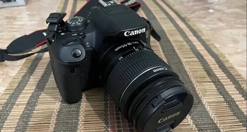 Canon 700D Dslr with 18:55 lens 1