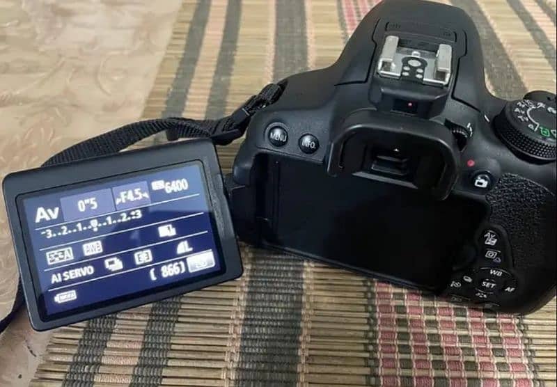 Canon 700D Dslr with 18:55 lens 4