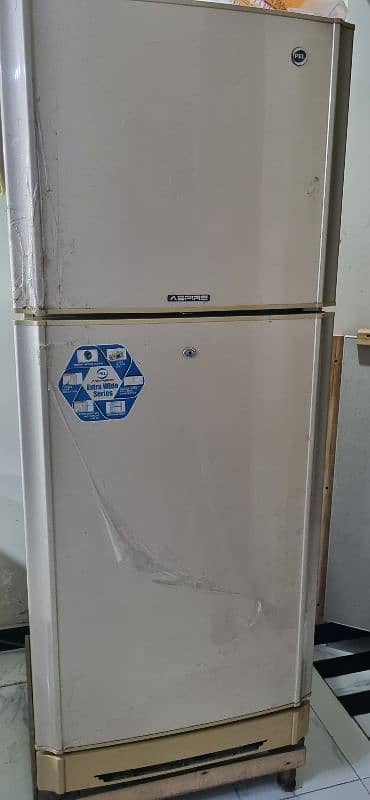 PEL FRIDGE IN GUD CONDIITON ORIGNAL GAS 100 PERCENT OK 0