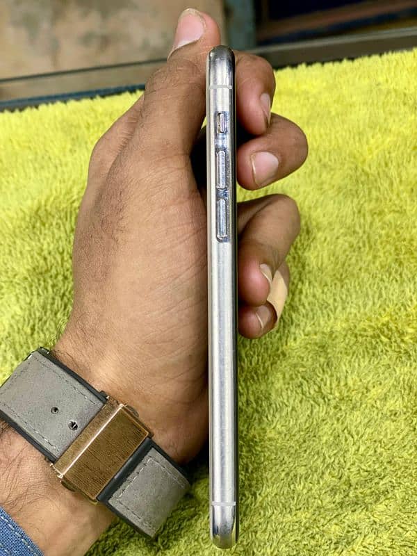 IPHONE 11 PRO FACTORY UNLOCKED 3