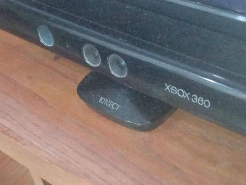 Xbox 360 Slim with kinect Great condition 3