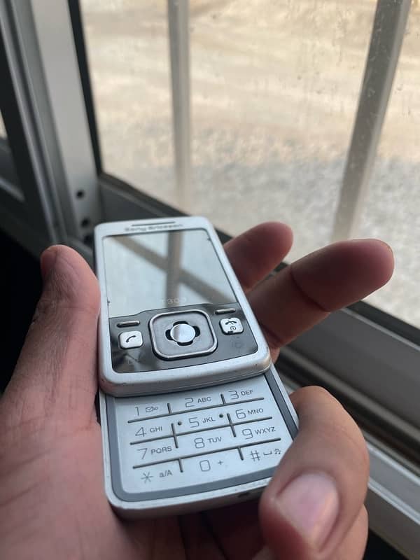 flip phone entique model 3