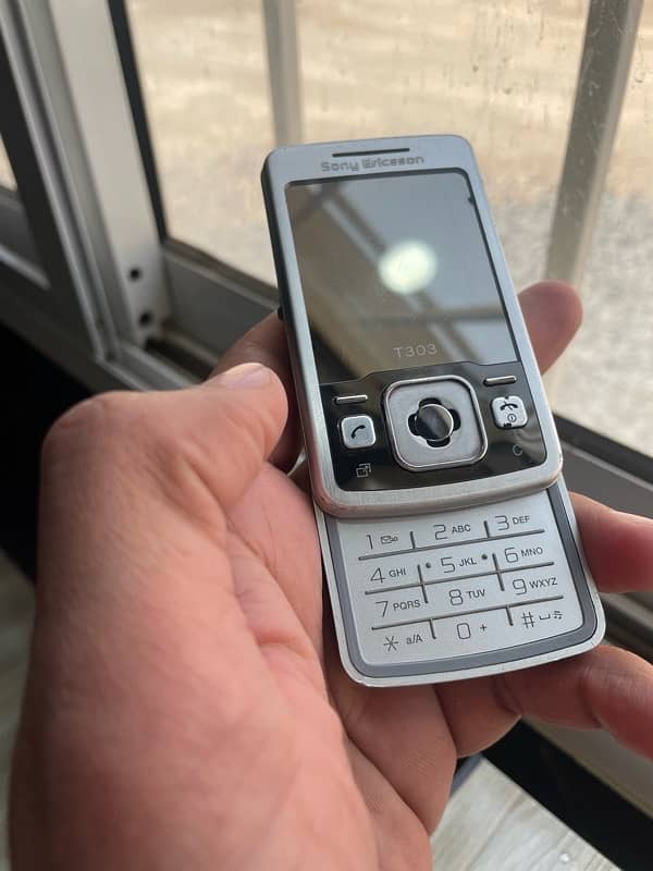 flip phone entique model 6