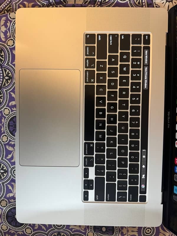 Macbook pro 2019 16-inch 3