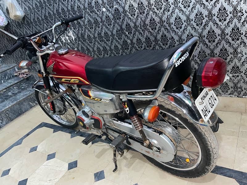 Honda 125 self start special edition 4