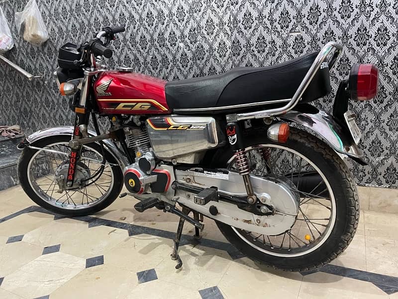 Honda 125 self start special edition 5