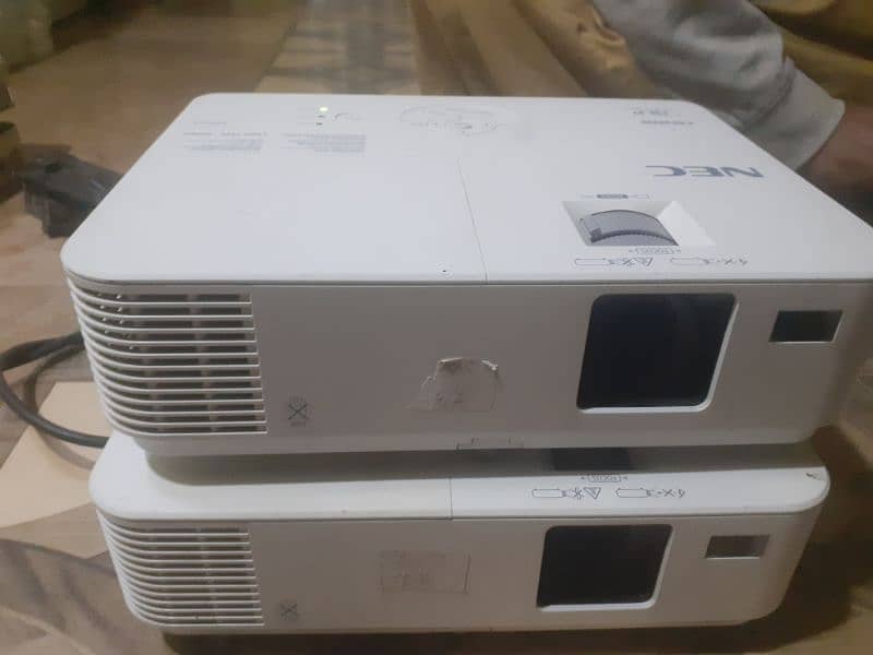 Nec Dlp multimedia projector witg remort 0