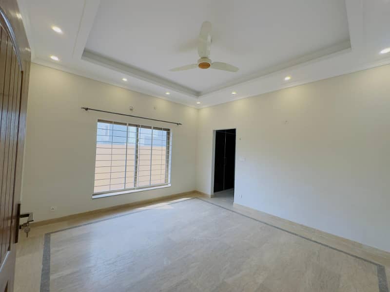 10 Marla Luxury House For Rent In Very Hot Block 4