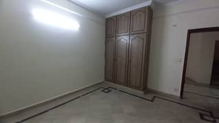 10 marla upper portion for rent near to G1 market and doctors hospital ideal location vip portion best for families pics are original