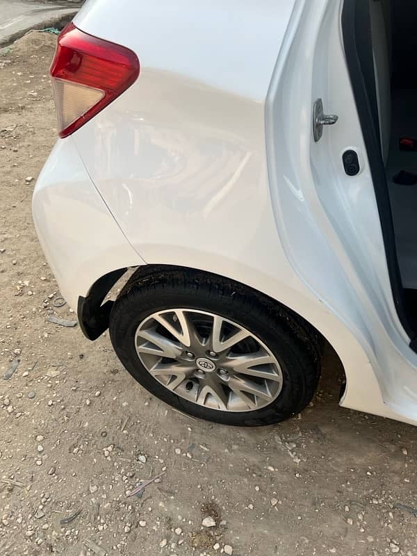 Toyota Vitz 2012/2016 Genuine in Excellent condition 5