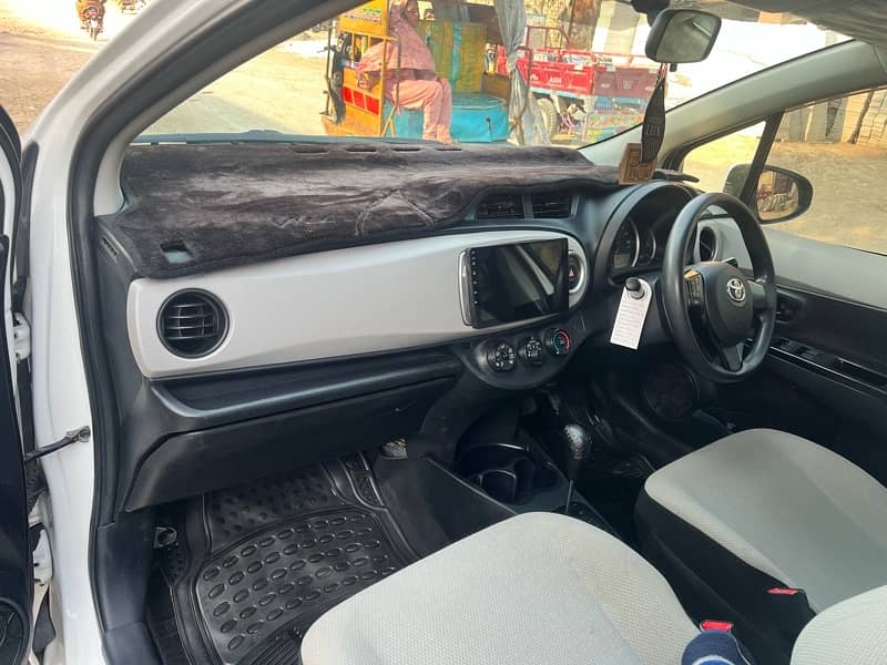 Toyota Vitz 2012/2016 Genuine in Excellent condition 11