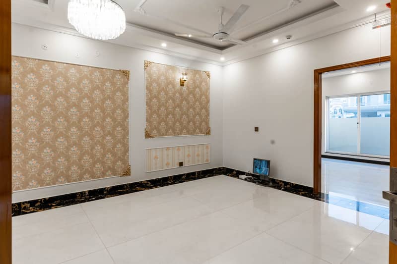 CAPITAL GROUP OFFER OUT CLASS 10 MARLA BRAND NEW HOUSE FOR SALE IN DHA PHASE 7 FACING KANAL 70 FT ROAD. 1