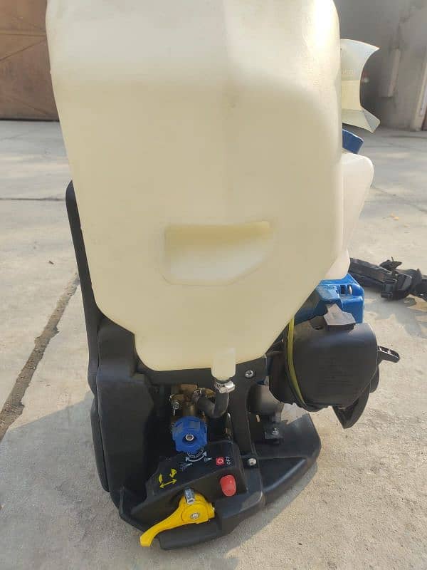 Huyndai 4 Stroke Agricultural Knapsack Power Sprayer Turbo 768 7