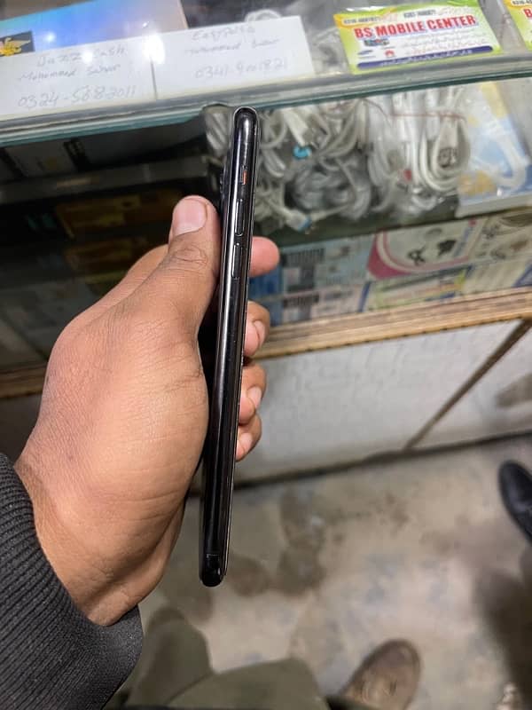 iPhone 11 Pro Max 4