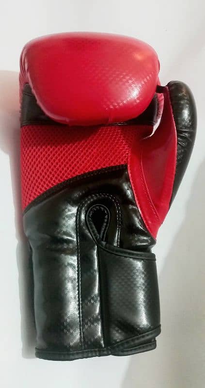Adidas punching leather bag with Apollo gloves 1