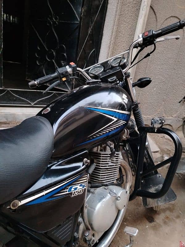 Suzuki GS150 3