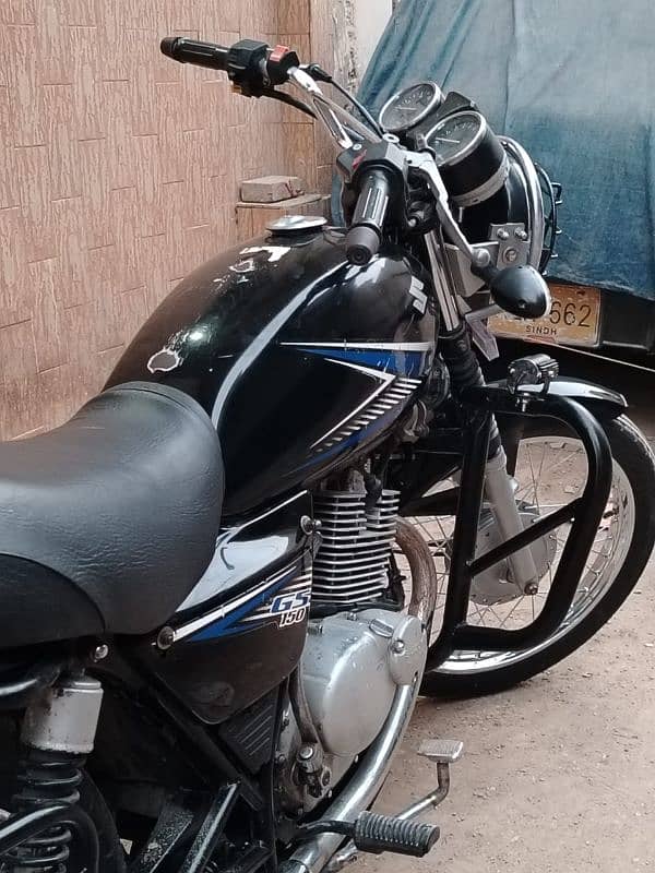 Suzuki GS150 8