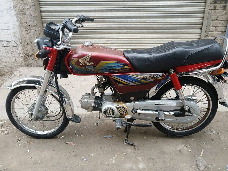 "Honda CD 70 ! Mint Condition ! Excellent Milage ! Affordable Price" 2