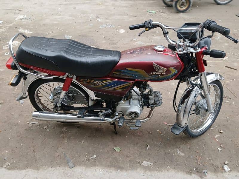 "Honda CD 70 ! Mint Condition ! Excellent Milage ! Affordable Price" 9