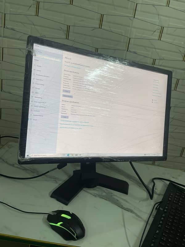 Dell 24 inch monitor IPs in fresh condition 1