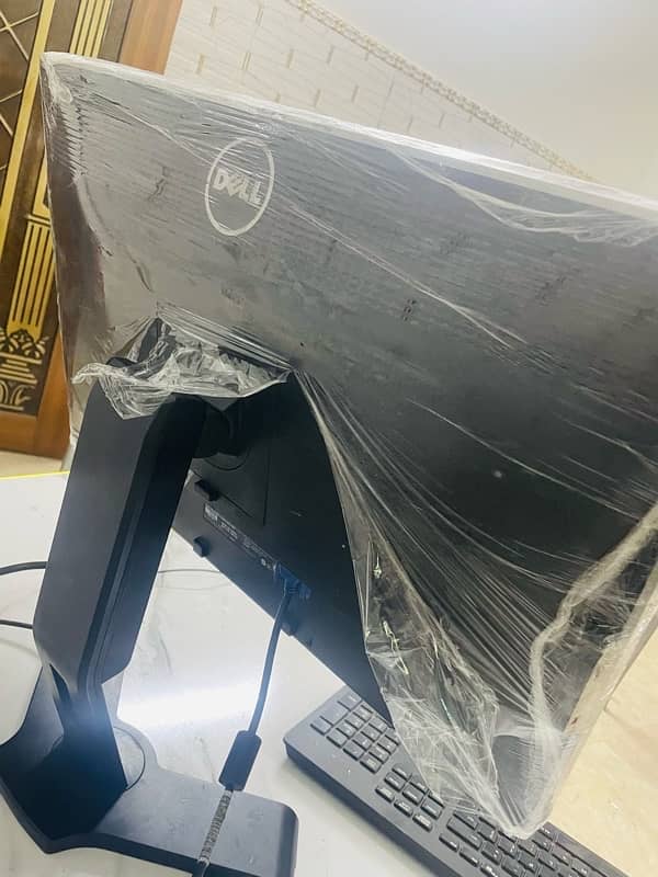 Dell 24 inch monitor IPs in fresh condition 3