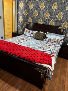 selling my beautiful king bed set