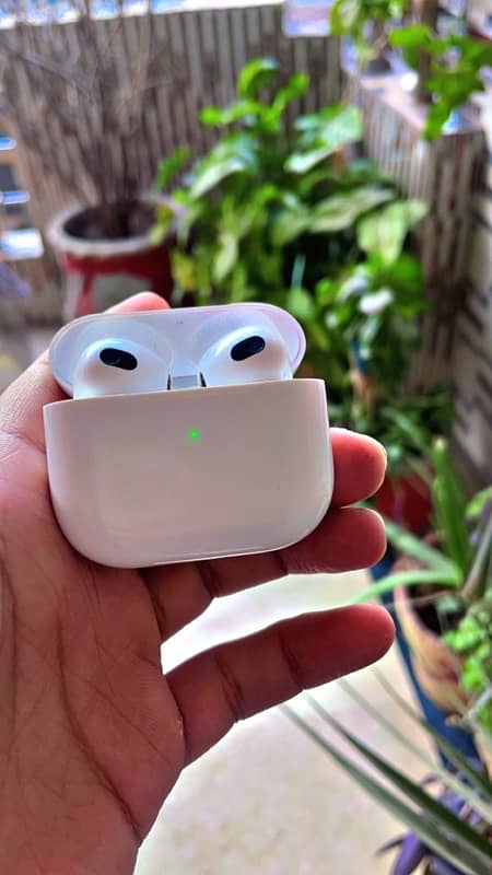 Apple airpods 3 in fresh condition 0