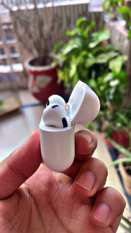 Apple airpods 3 in fresh condition 3